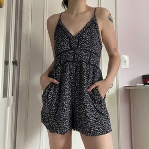 Cute Floral Flowy American Eagle Romper!